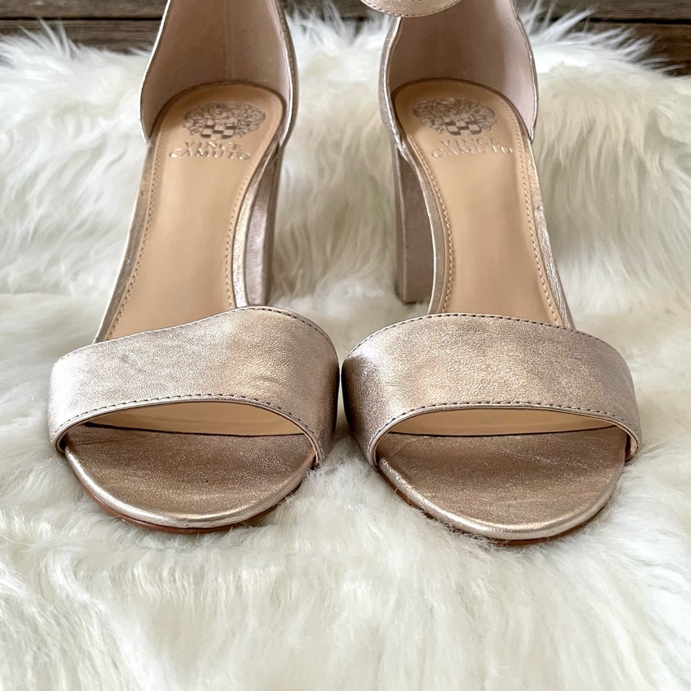 VINCE CAMUTO | Block Heel Pump - Picture 4 of 10